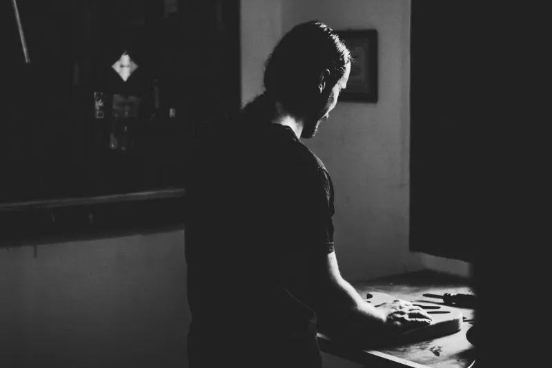 The Power of Disappearing: Why Some Artists Are Winning by Doing Less in Public